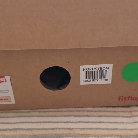 New in box Fit Flop shoes - Picture 2 of 3